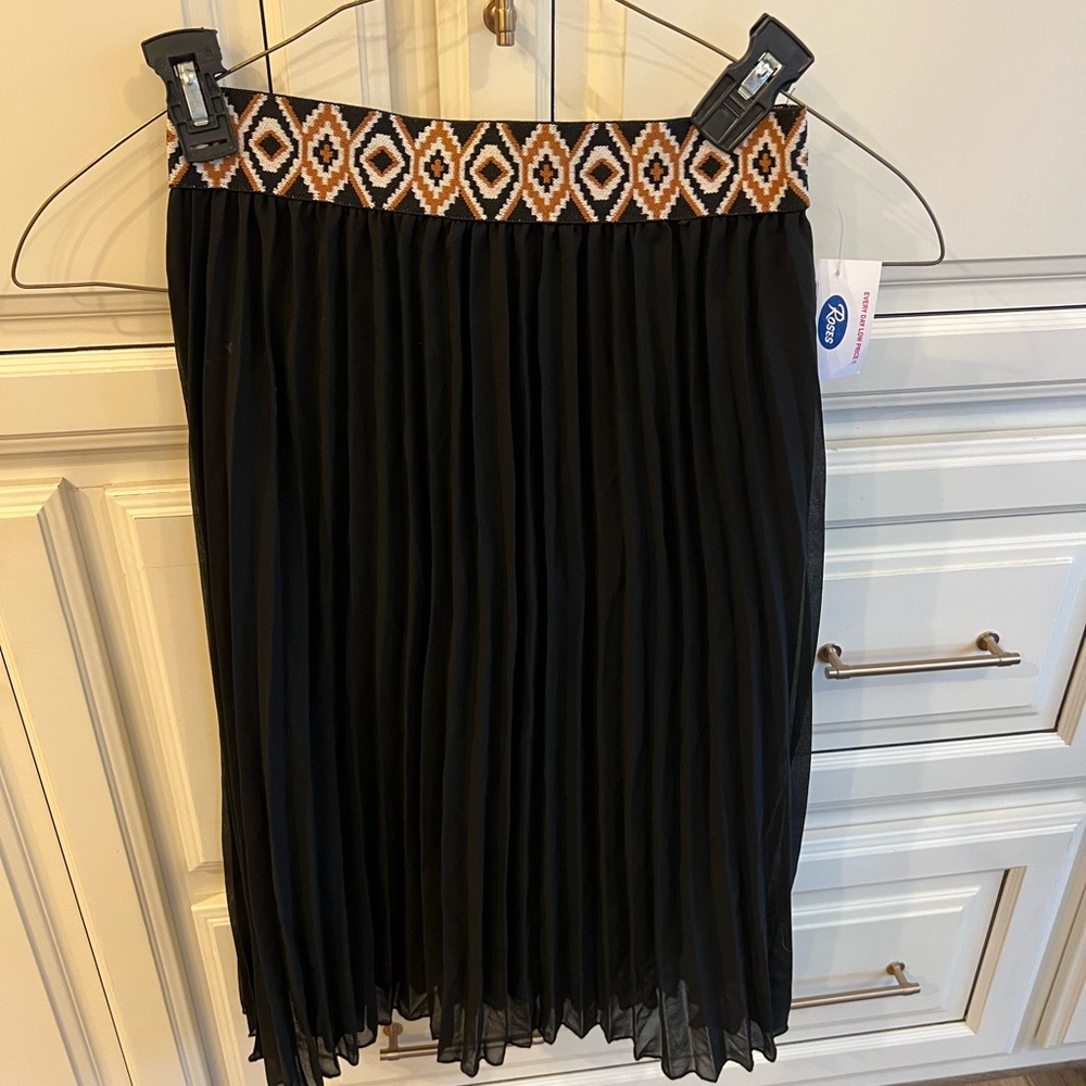 Vintage Black Pleated Maxi Skirt with Geometric Aztec Waistband NWT